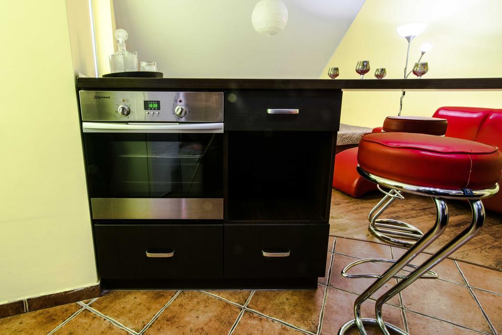 Red Apartment Wroclaw Room photo